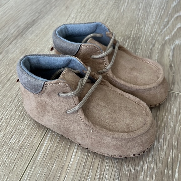 NEW Old Navy Dressy Tan Shoes with Soft Soles (18-24 mos) - Picture 3 of 7